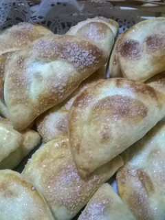 Una foto de Empanadas dulces con hojaldre rápido