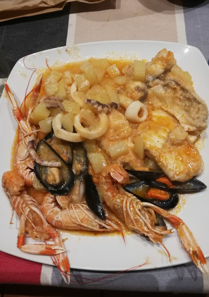 Una foto de Zarzuela de rape a mi manera