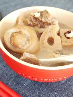 A picture of 蓮藕豬尾軟骨湯.