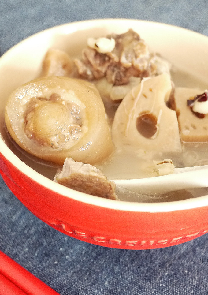 蓮藕豬尾軟骨湯 的食譜成品照片