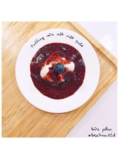 Hình của món Pudding sữa sốt việt quất.