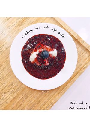 Hình của món Pudding sữa sốt việt quất.