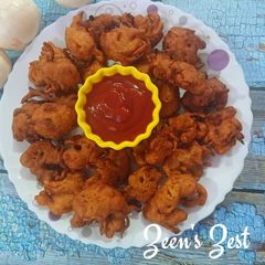A picture of White Onion Fritters.