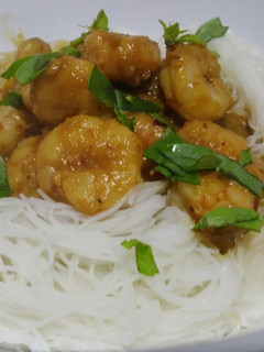 Una foto de Gambas picantes al jengibre y miso