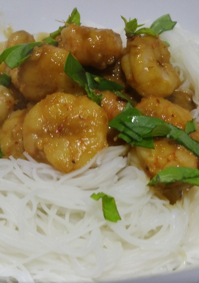 Una foto de Gambas picantes al jengibre y miso