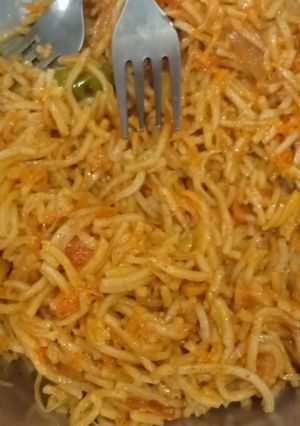 વેજ. હક્કા નૂડલ્સ(Veg. Hakka Noodles Recipe in Gujarati) રેસીપી મુખ્ય ફોટો