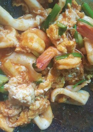 รูปของ กุ้งหมึกผัดไข่เค็ม