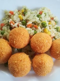 Gluténmentes sajtpuffancs tavaszi rizzsel recept fotója
