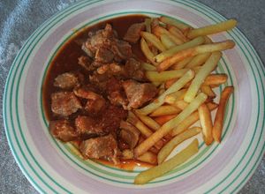 Una foto de Taquitos de carne en salsa de tomate