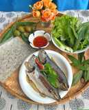 Cá Sòng hấp cuốn bánh tráng rau sống