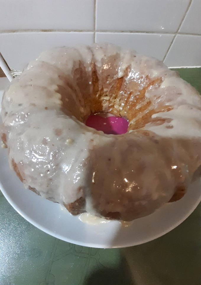 Una foto de Bundt cake glaseado de vainilla