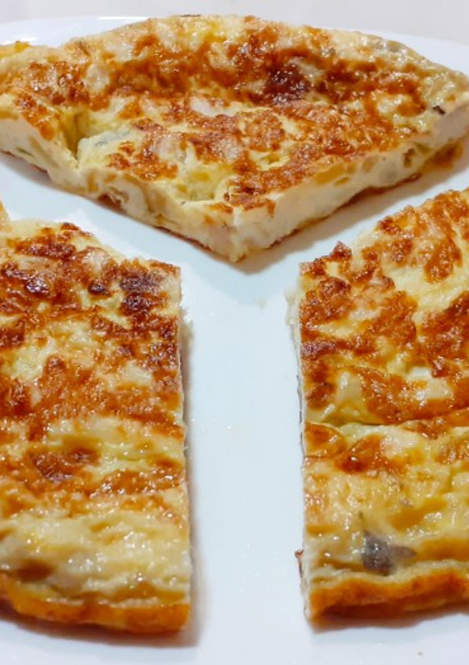 Una foto de Tortilla de bacalao con cebolla