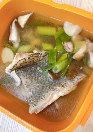 蒜苗龍膽石斑魚湯 的食譜成品照片
