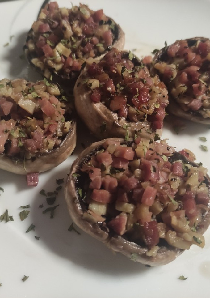 Una foto de Champiñones rellenos de jamón