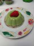 Puding Matcha Topping Kiwi Stroberi