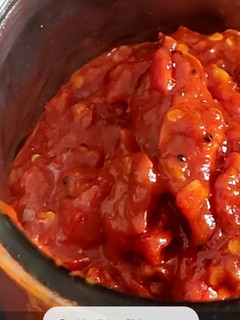 ટામેટાં - મરચાં ની ચટપટી ચટણી (Tomato Marcha Chutney Recipe In Gujarati) રેસીપી મુખ્ય ફોટો