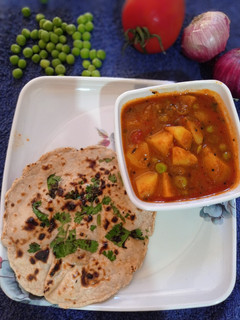 ઘઉં ના લોટની તંદુરી રોટી (Wheat Tandoori Roti Recipe In Gujarati) રેસીપી મુખ્ય ફોટો