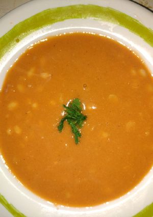 Una foto de Mole de frijol blanco
