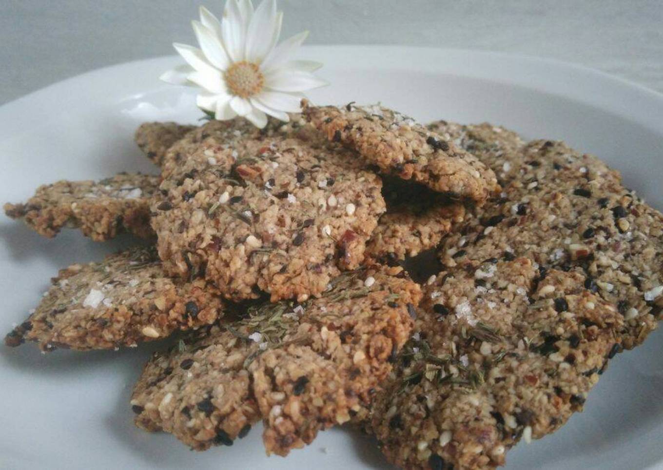 Crackers healthy aux noix olive et flocons d'avoine