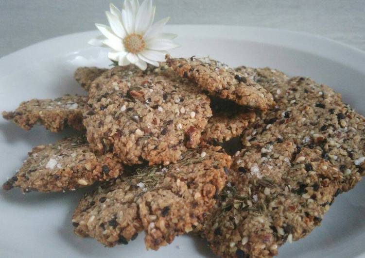 La Recette Pas à Pas Crackers healthy aux noix olive et flocons d&#39;avoine