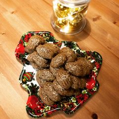 A picture of Christmas cookies dipped in honey, aka melomakarona.