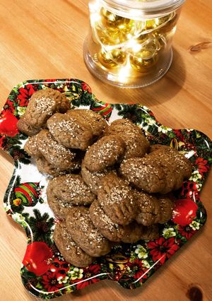 A picture of Christmas cookies dipped in honey, aka melomakarona.