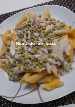 Une photo de Penne au jambon petit pois