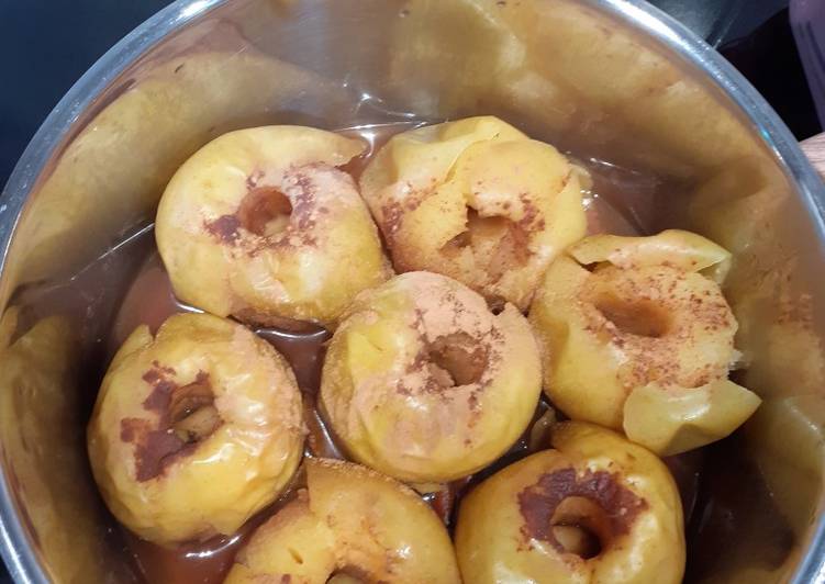 Manzanas asadas en olla normal