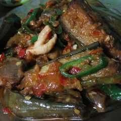 A picture of Sambal terong balado mix ati ayam endeessszzzz... 😍.