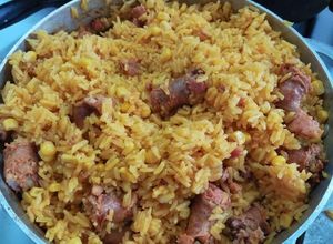 Una foto de Locrio de longaniza o chorizo