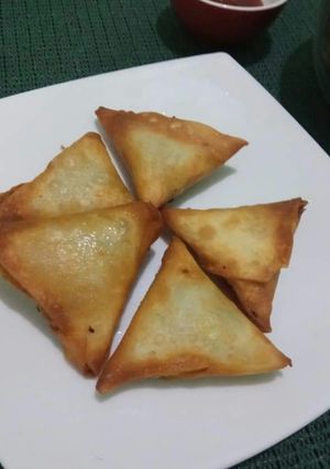 A picture of Chicken samosa.