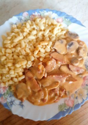 Tejfölös kolbászos gomba paprikás recept fotója