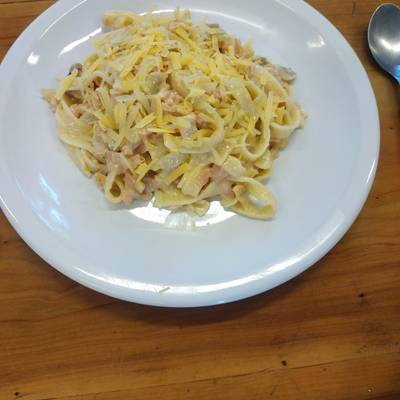 Tagliatelles con salsa caruso