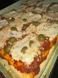 Pizza Casera con Nuez Picada y Aceitunas