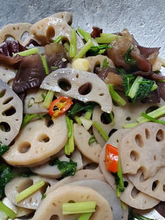 蓮藕炒黑木耳芹菜 的食譜成品照片