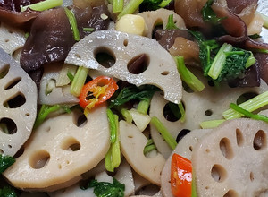 蓮藕炒黑木耳芹菜 的食譜成品照片
