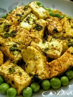 A picture of Kasuri Methi Paneer Curry With boiled Green Peas.