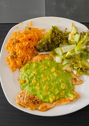 Una foto de Pollo a la poblana