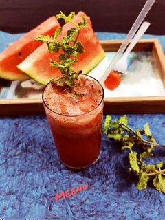 वाटर मेलन कूलर (Water melon cooler recipe in hindi) रेसिपी मुख्य फोटो