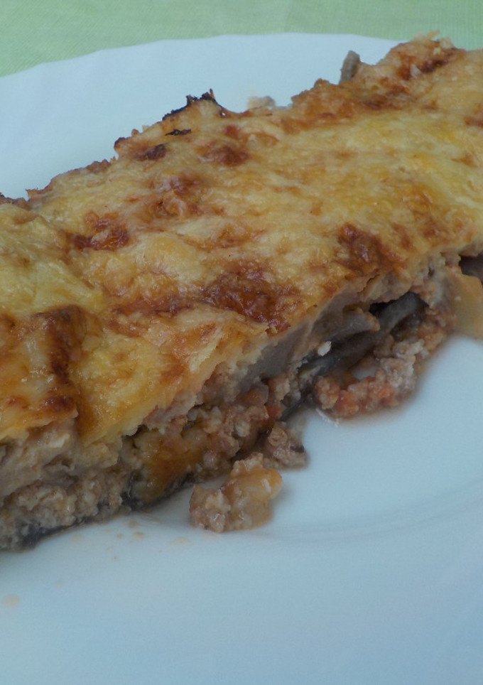 Una foto de Berenjenas rellenas y gratinadas con huevo y queso rallado