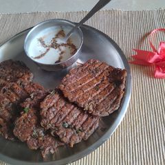 A picture of Aloo and Kuttu ke aate ke grilled pancakes.