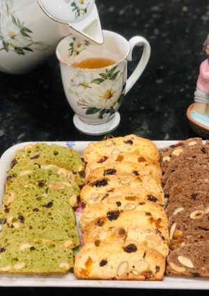 Hình của món Biscotti sắc màu đón Tết.
