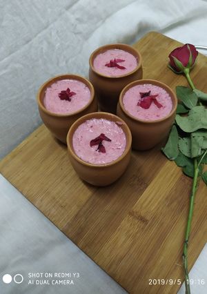 A picture of Strawberry flavour mishti doi.