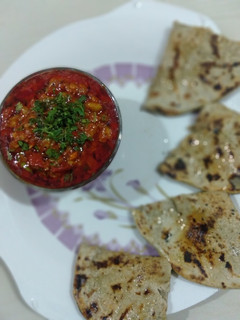 બાજરીનો રોટલો અને ગલકાનું શાક (Bajri Rotlo Galka Shak Recipe In Gujarati) રેસીપી મુખ્ય ફોટો
