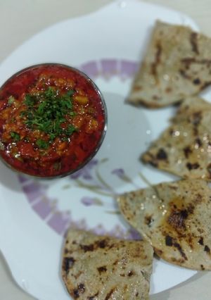 બાજરીનો રોટલો અને ગલકાનું શાક (Bajri Rotlo Galka Shak Recipe In Gujarati) રેસીપી મુખ્ય ફોટો