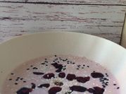 Una foto de batido de blueberry y avena