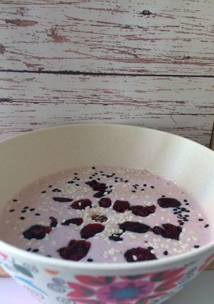 Una foto de Pinky Maca Smoothie Bowl