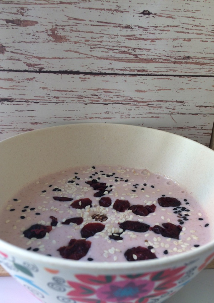 Una foto de Pinky Maca Smoothie Bowl