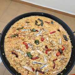 Una foto de Paella mar y tierra