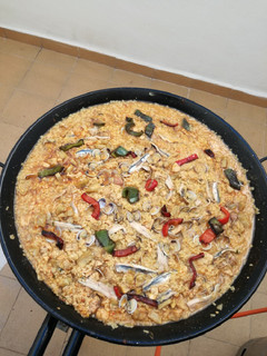 Una foto de Paella mar y tierra
